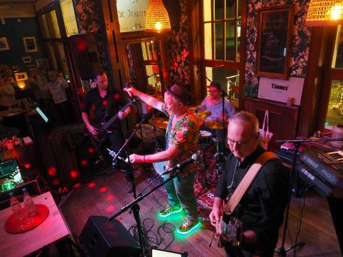 Tünnes Delüxe - live 2024