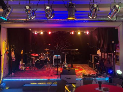 Tünnes Delüxe - live 2024