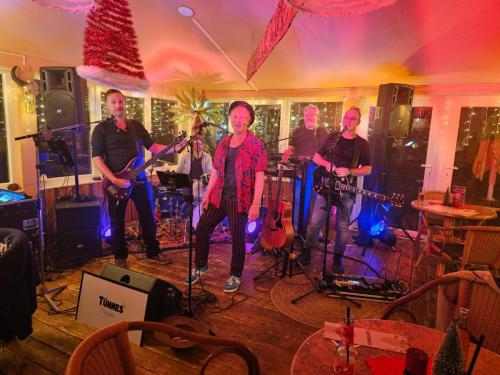 Tünnes Delüxe - live 2023