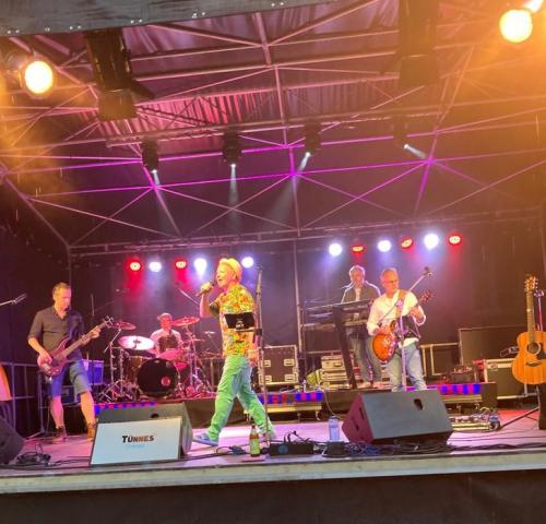 Tünnes Delüxe - live 2023