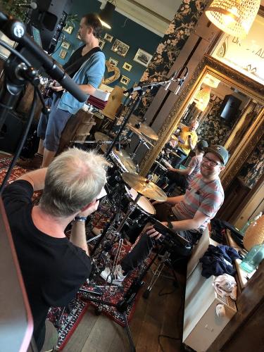 Tünnes Delüxe - live 2023