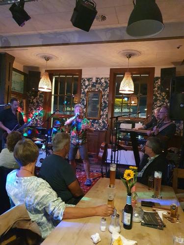 Tünnes Delüxe - live 2023