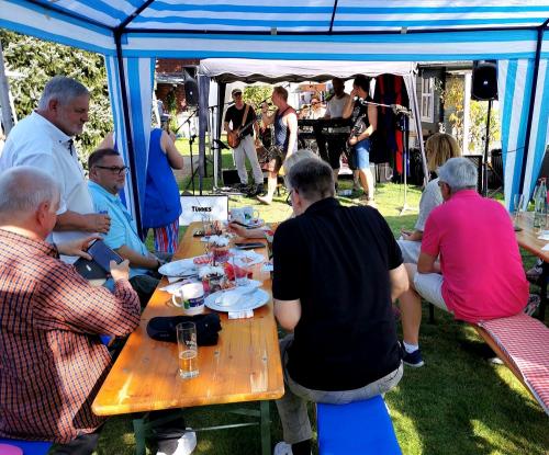 Tünnes Delüxe - live 2023