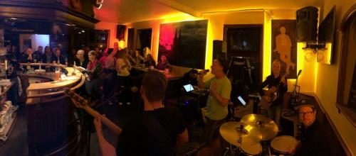 Tünnes Delüxe - live 2022